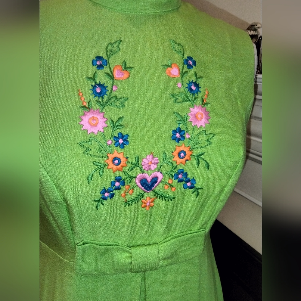 Vintage 1960s 1970s handmade lime green embroidered evening dress gown - Picture 9 of 10